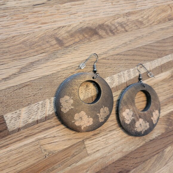 2" Floral Wooden Disk Earrings w Antiqued Bronze French Hook - Picture 5 of 8